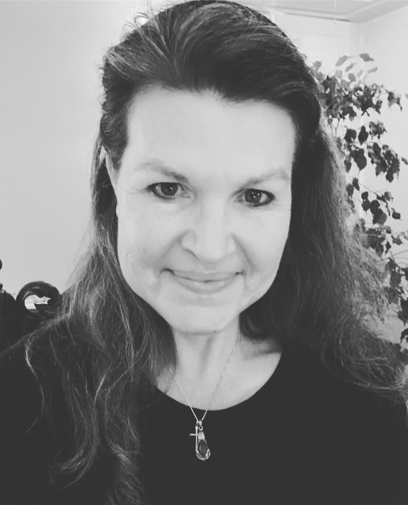 Black and white image. (c) Holly Maxwell Boydell  www.TheHollyTreeTales